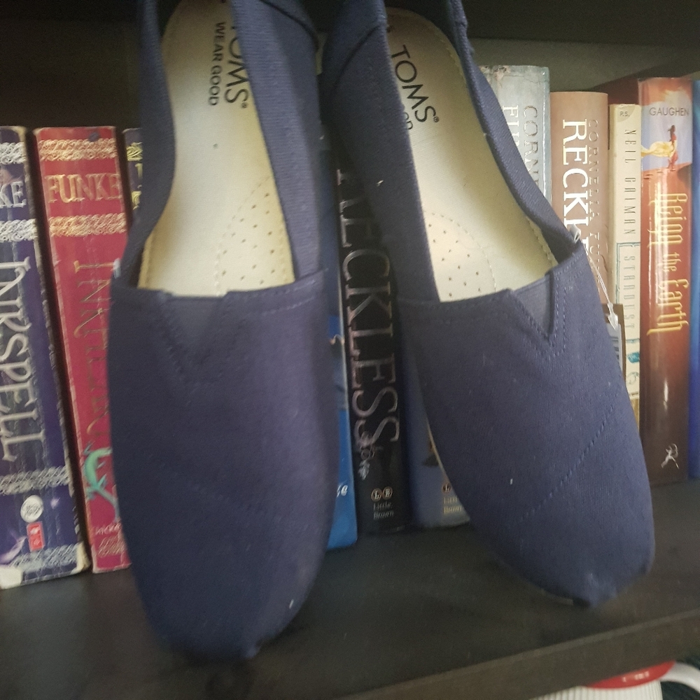 NWT Navy Tom's Alpargata 8.5